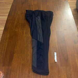 Lululemon Black Capri Mesh Criss Cross Leggings. Size 8.